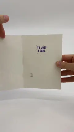כרטיס הברכה פתוח, עם מקום פנוי לברכה אישית ומנגנון הצליל בפנים